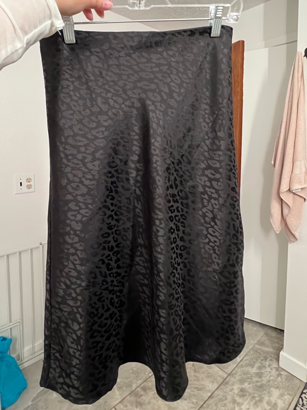 Source Unknown Black Satin Leopard-Print A-Line Skirt